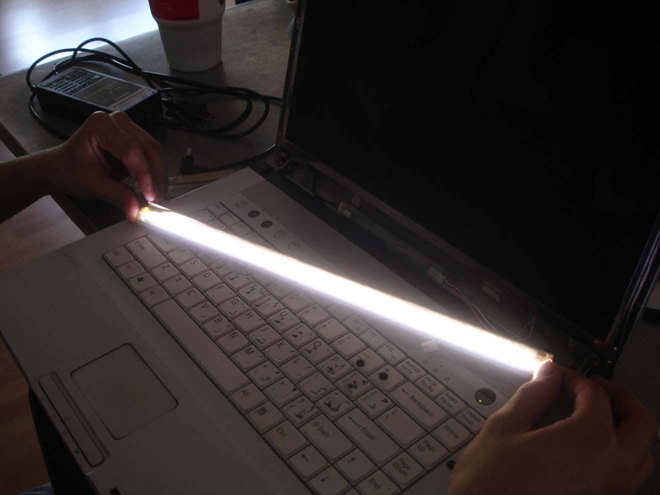 Замена и ремонт подсветки экрана ноутбука в Ялте