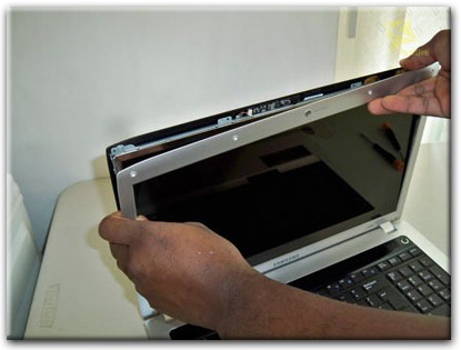 Замена экрана ноутбука Samsung в Ялте